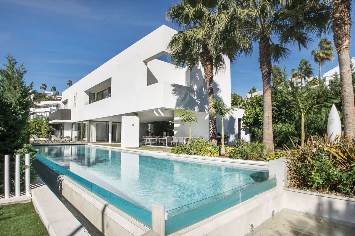 5 bedroom Villa for sale in Benahavis with pool - € 3,899,000 (Ref: 10033078)