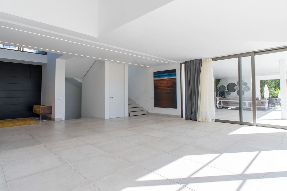 5 bedroom Villa for sale in Benahavis with pool - € 3,899,000 (Ref: 10033078)