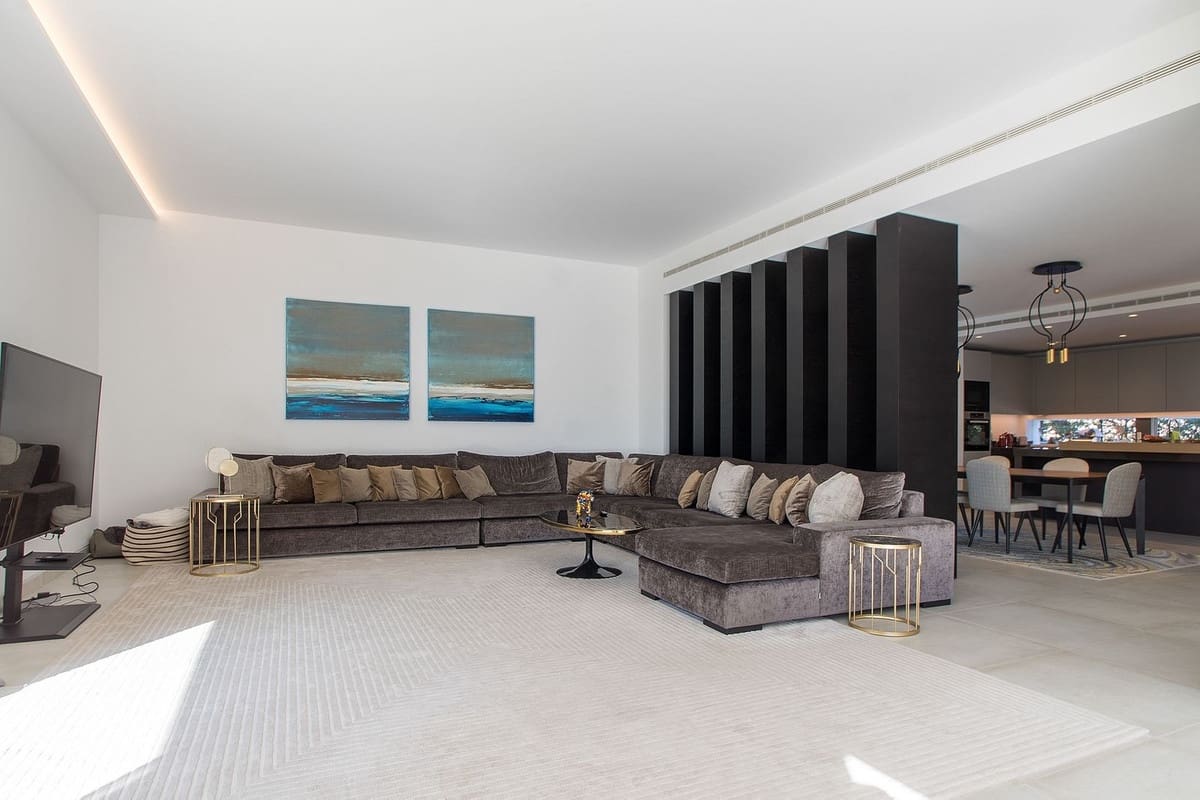 5 bedroom Villa for sale in Benahavis with pool - € 3,899,000 (Ref: 10033078)