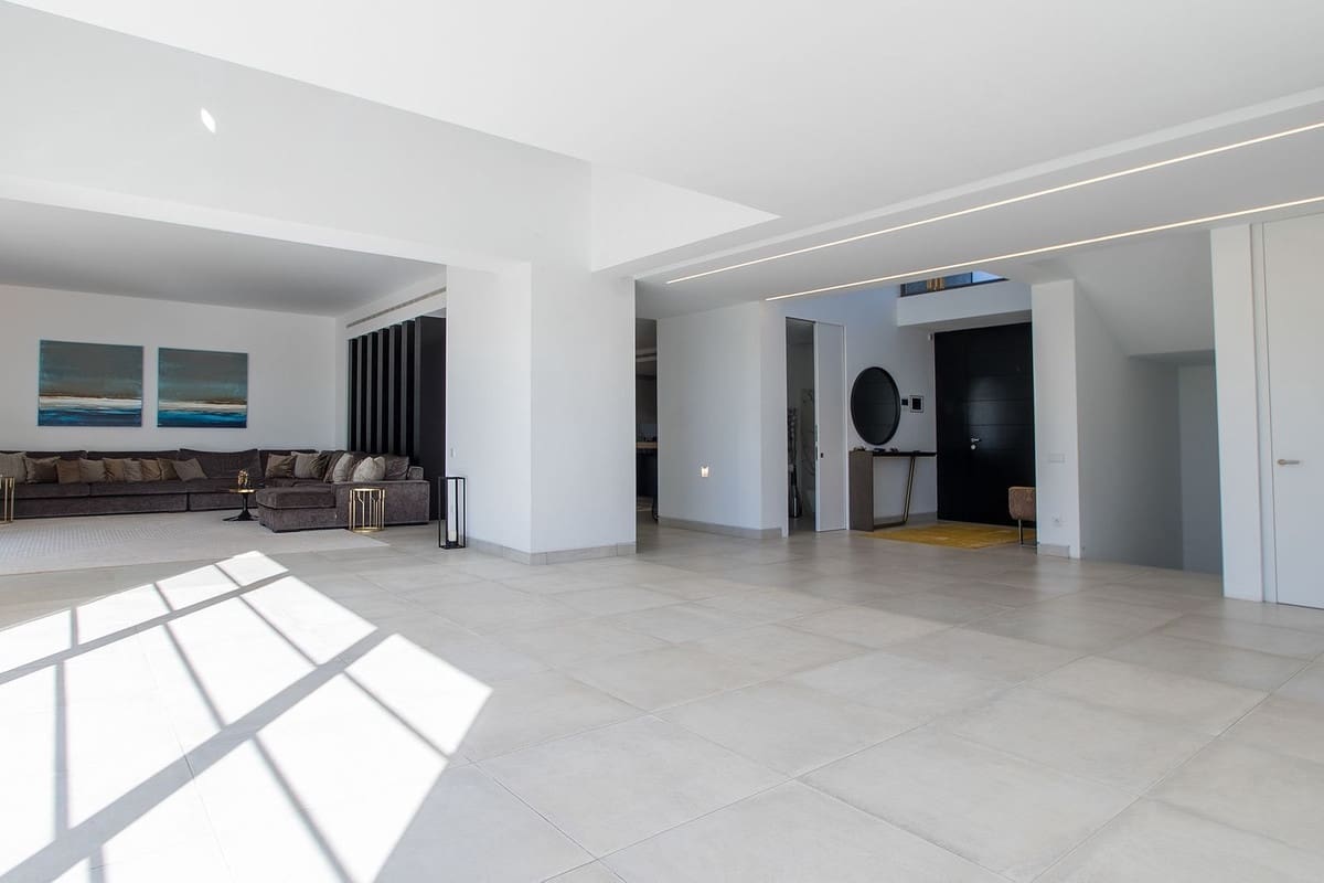 5 bedroom Villa for sale in Benahavis with pool - € 3,899,000 (Ref: 10033078)