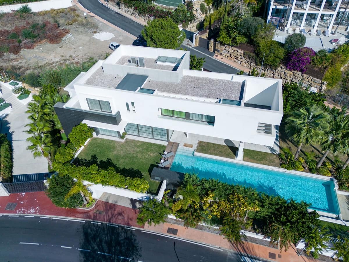 5 bedroom Villa for sale in Benahavis with pool - € 3,899,000 (Ref: 10033078)