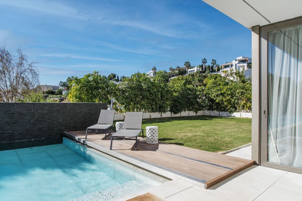 5 bedroom Villa for sale in Benahavis with pool - € 3,899,000 (Ref: 10033078)