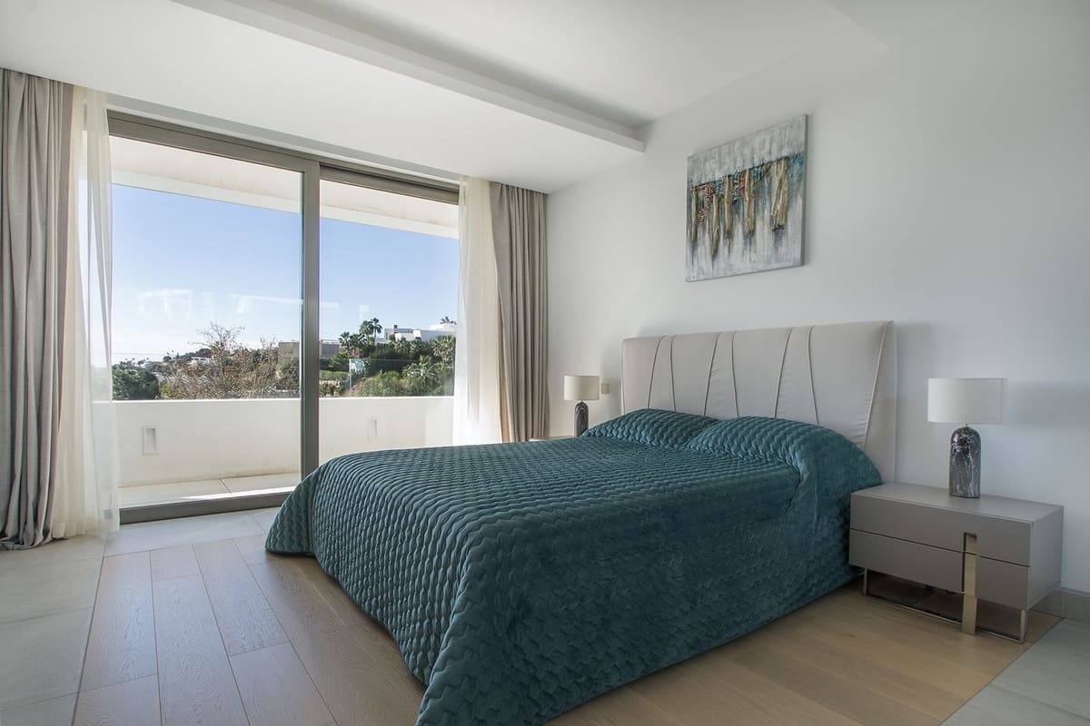 5 bedroom Villa for sale in Benahavis with pool - € 3,899,000 (Ref: 10033078)