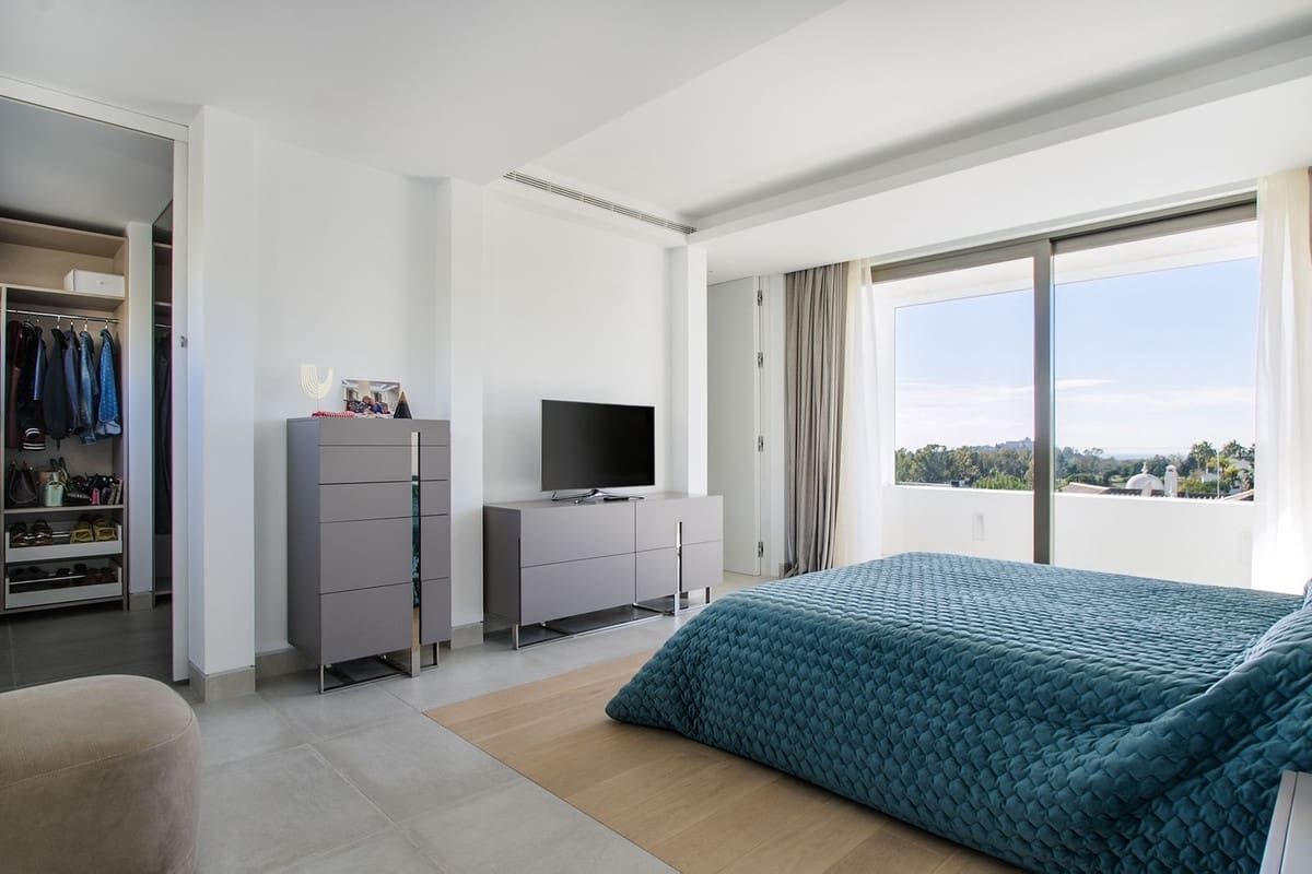 5 bedroom Villa for sale in Benahavis with pool - € 3,899,000 (Ref: 10033078)