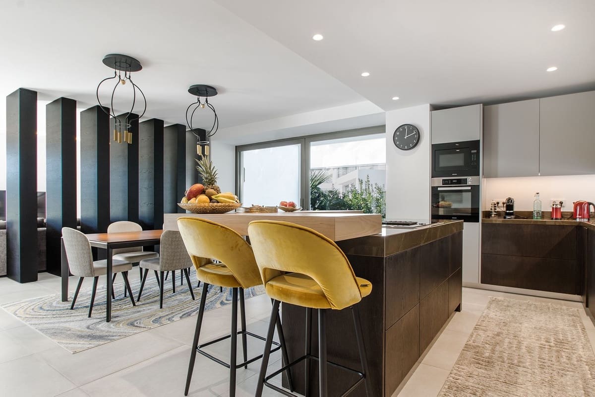 5 bedroom Villa for sale in Benahavis with pool - € 3,899,000 (Ref: 10033078)