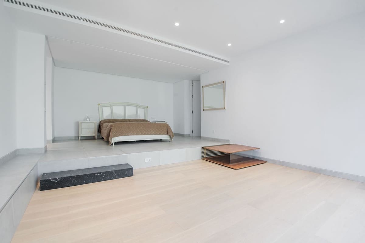 5 bedroom Villa for sale in Benahavis with pool - € 3,899,000 (Ref: 10033078)