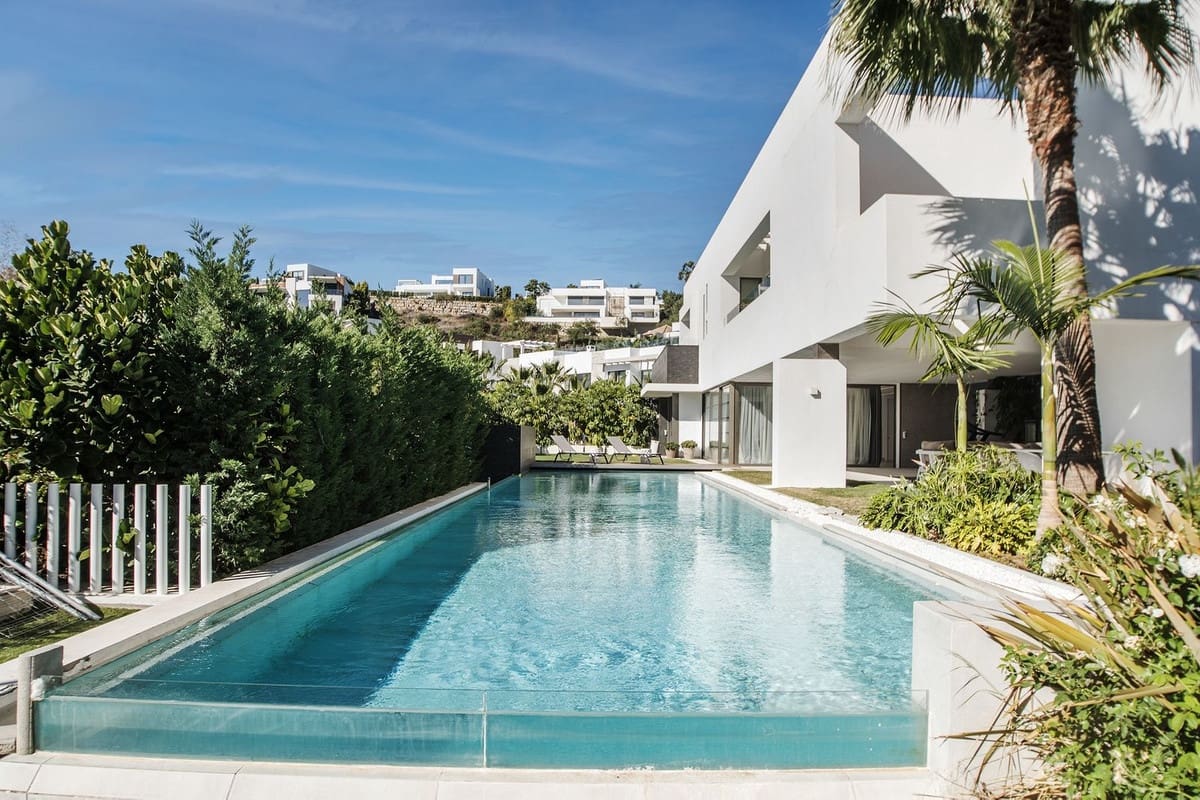 5 bedroom Villa for sale in Benahavis with pool - € 3,899,000 (Ref: 10033078)
