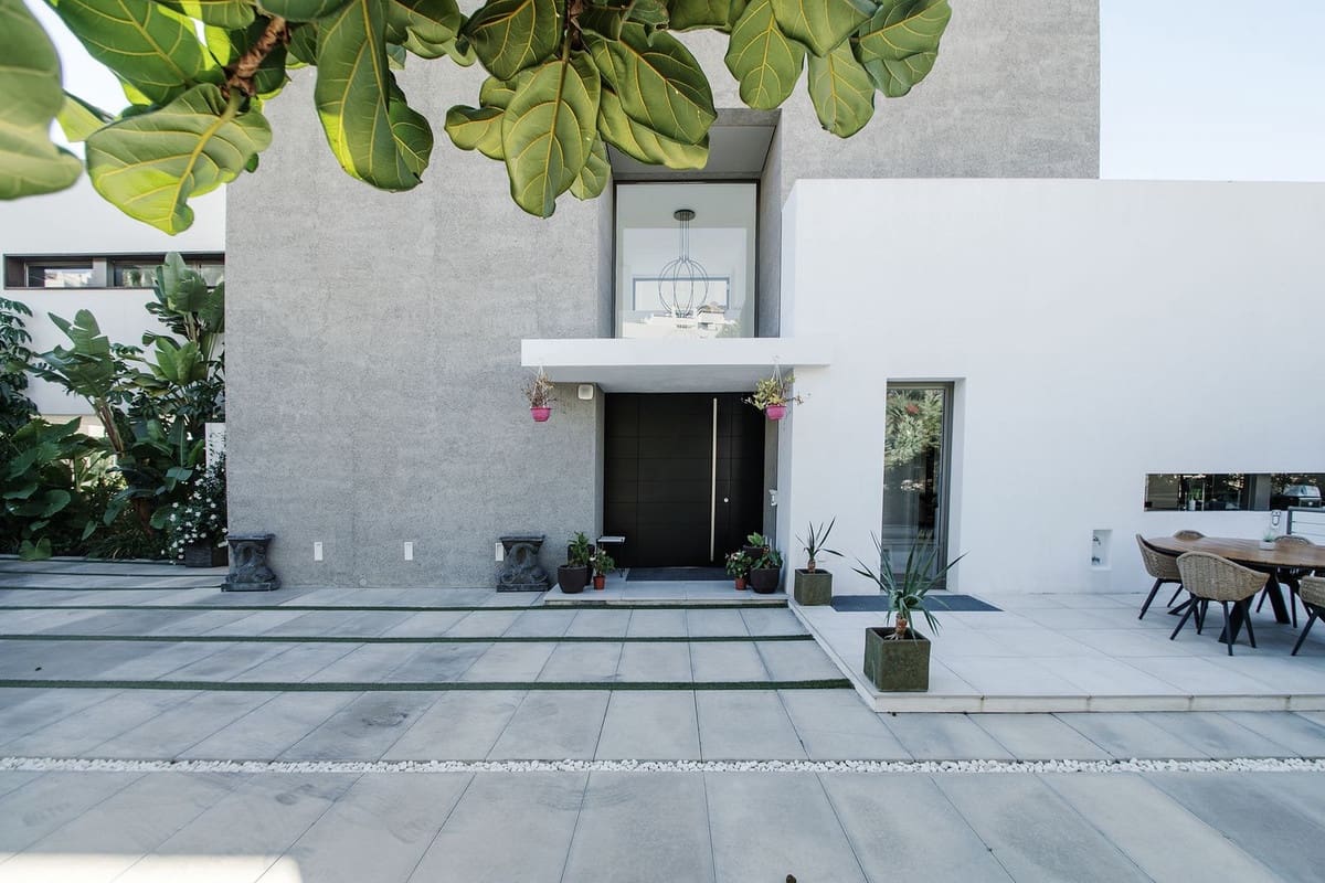 5 bedroom Villa for sale in Benahavis with pool - € 3,899,000 (Ref: 10033078)