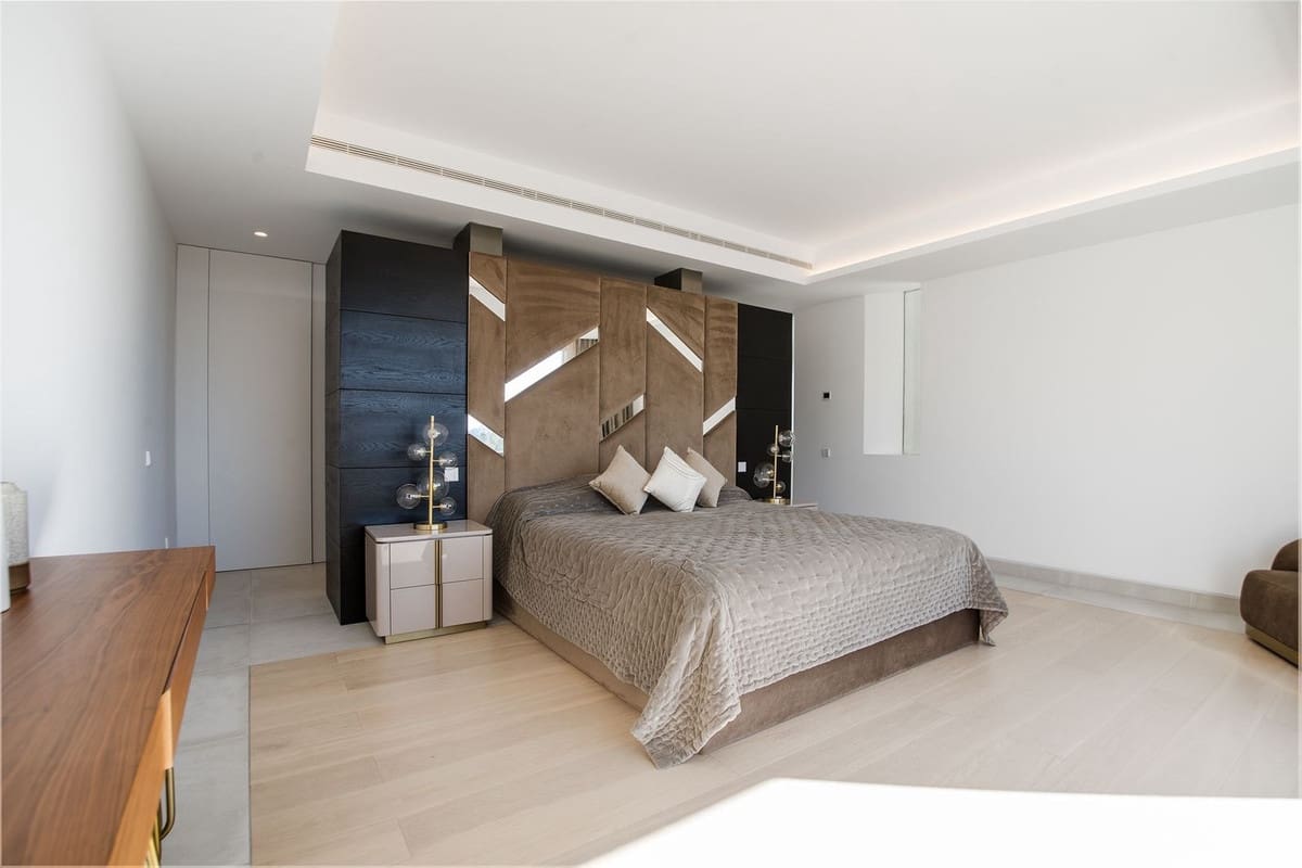 5 bedroom Villa for sale in Benahavis with pool - € 3,899,000 (Ref: 10033078)
