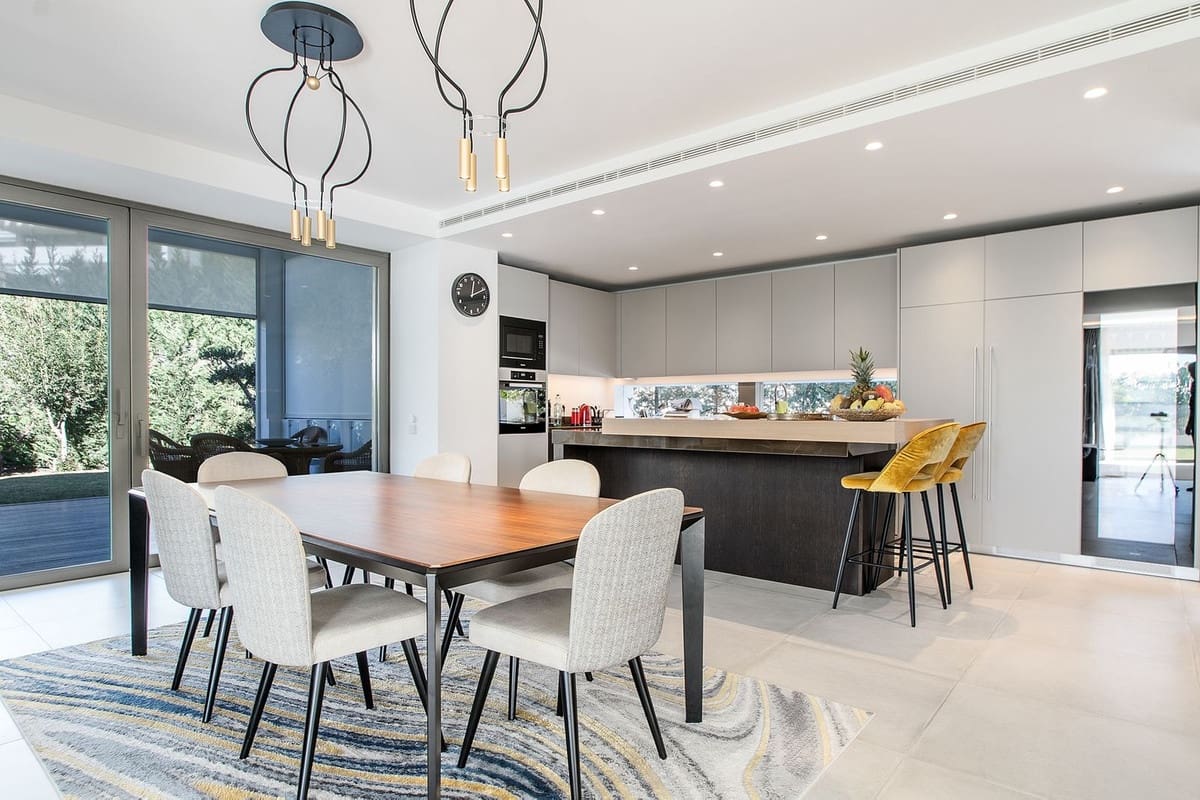 5 bedroom Villa for sale in Benahavis with pool - € 3,899,000 (Ref: 10033078)