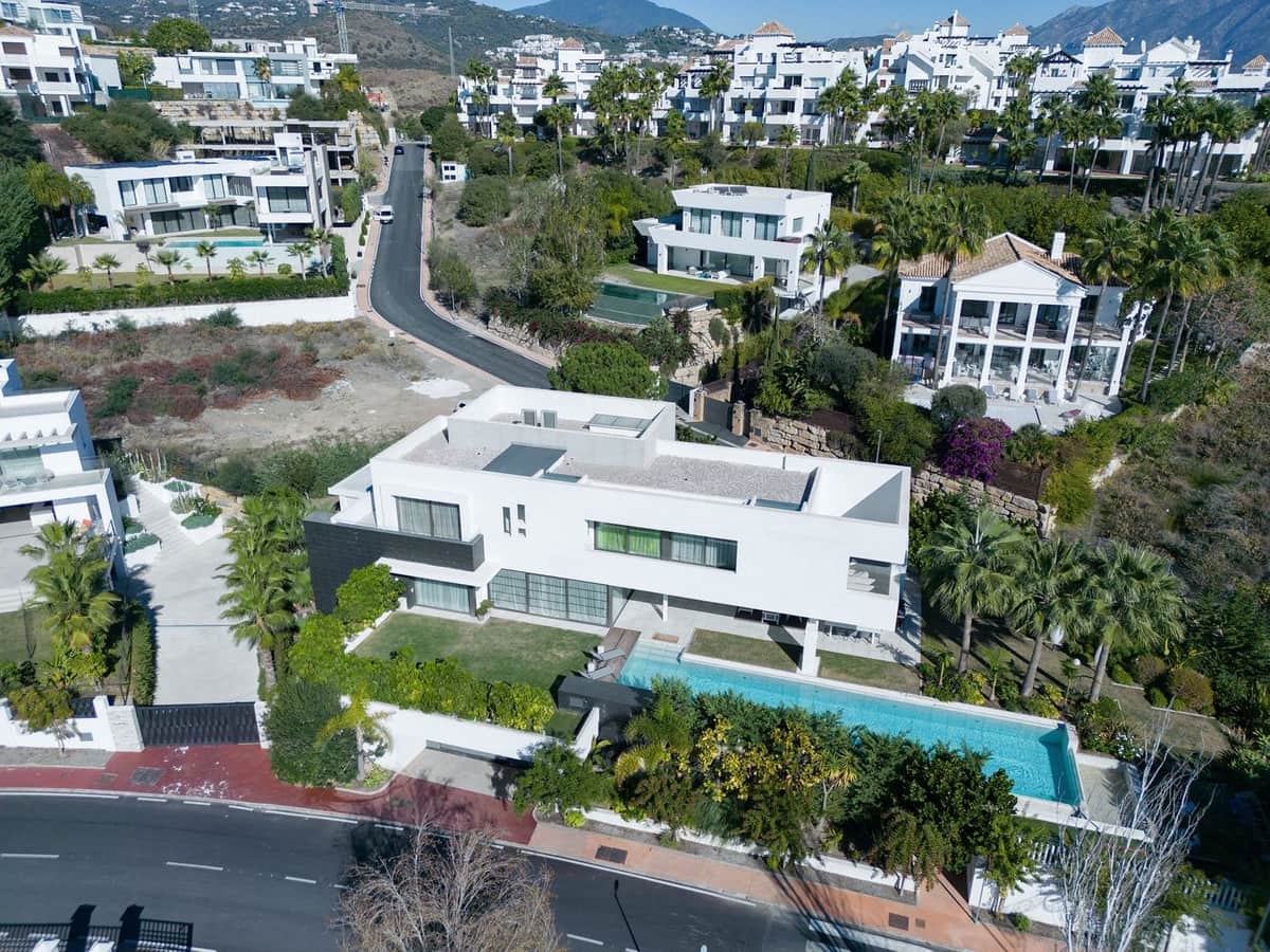 5 bedroom Villa for sale in Benahavis with pool - € 3,899,000 (Ref: 10033078)