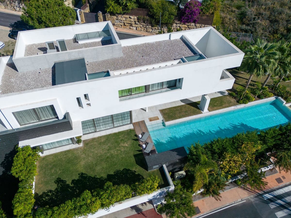 5 bedroom Villa for sale in Benahavis with pool - € 3,899,000 (Ref: 10033078)