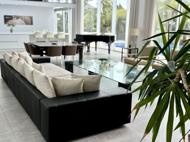 3 bedroom Villa for sale in Benahavís with pool garage - € 3,750,000 (Ref: 10033079)
