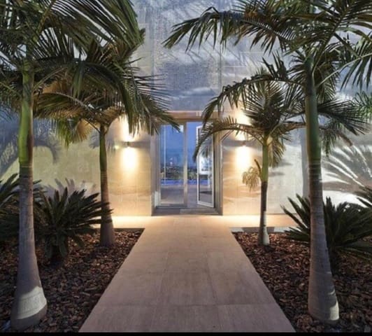 3 bedroom Villa for sale in Benahavís with pool garage - € 3,750,000 (Ref: 10033079)