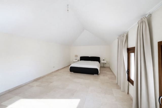 7 bedroom Villa for sale in Benahavís with garage - € 3,495,000 (Ref: 10033080)