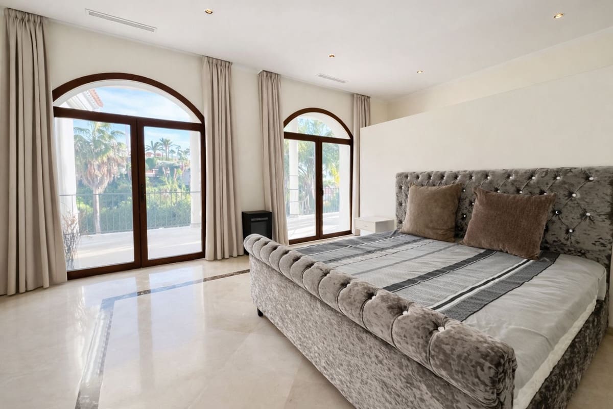 7 bedroom Villa for sale in Benahavis with garage - € 3,495,000 (Ref: 10033080)