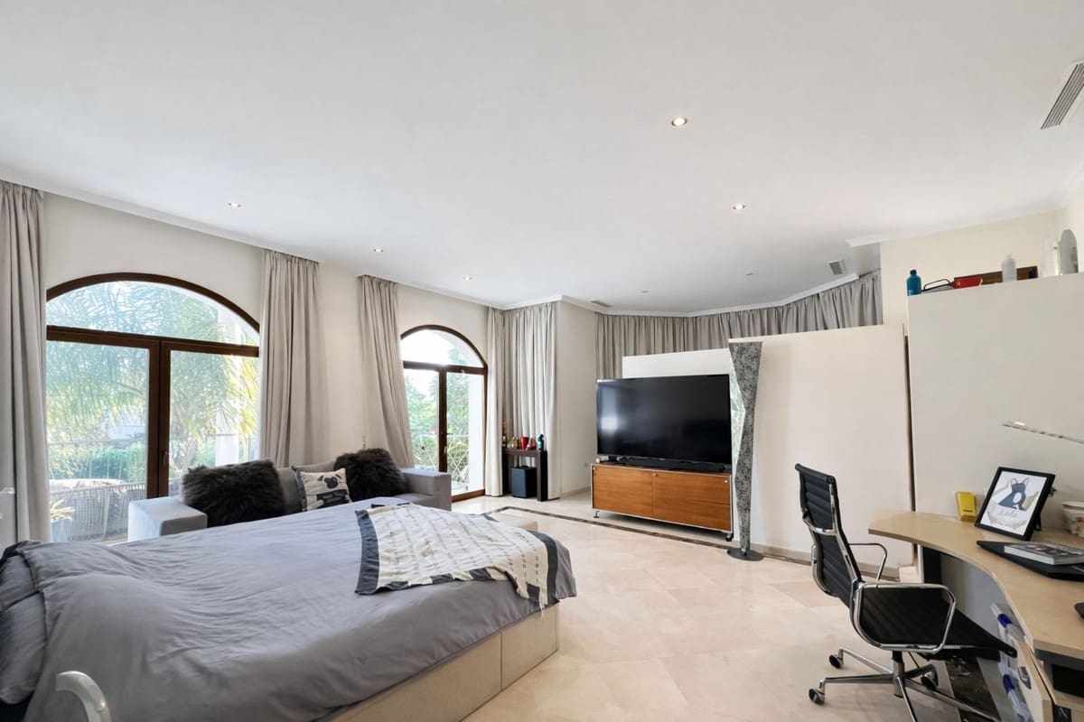 7 bedroom Villa for sale in Benahavis with garage - € 3,495,000 (Ref: 10033080)