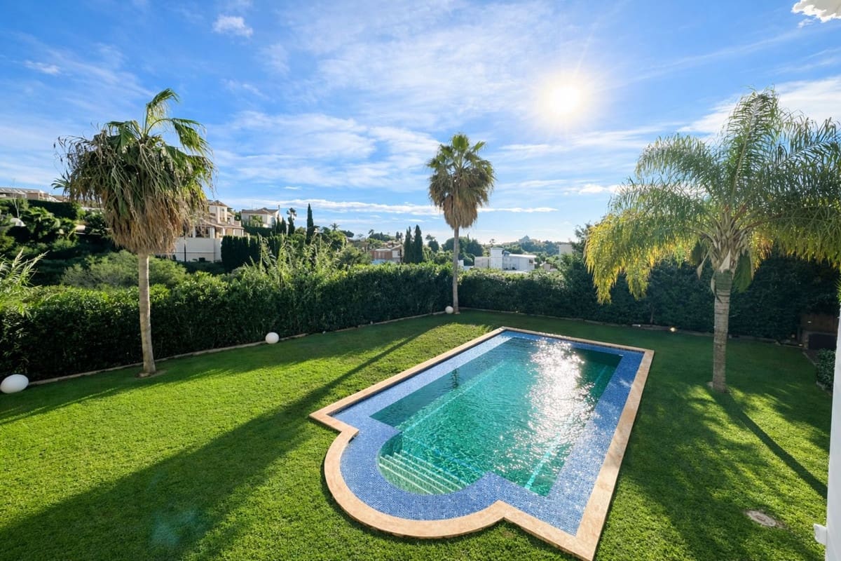 7 bedroom Villa for sale in Benahavis with garage - € 3,495,000 (Ref: 10033080)