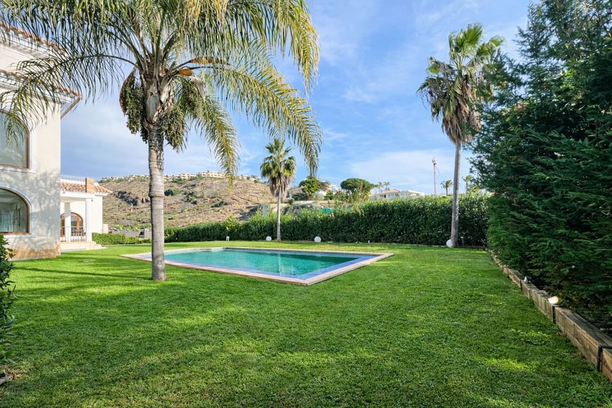 7 bedroom Villa for sale in Benahavis with garage - € 3,495,000 (Ref: 10033080)