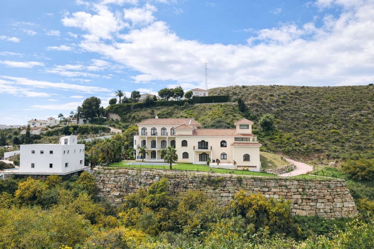 7 bedroom Villa for sale in Benahavis with garage - € 3,495,000 (Ref: 10033080)