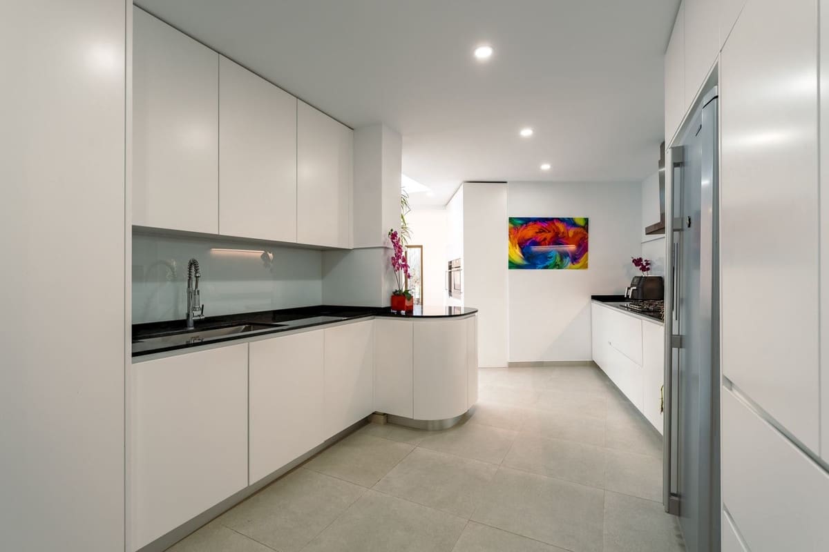 4 bedroom Villa for sale in Benahavis with pool garage - € 3,485,000 (Ref: 10033083)
