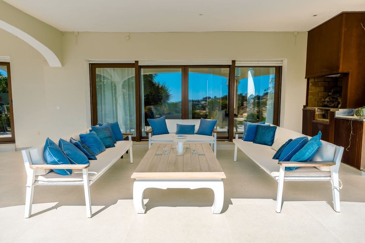 4 bedroom Villa for sale in Benahavis with pool garage - € 3,485,000 (Ref: 10033083)