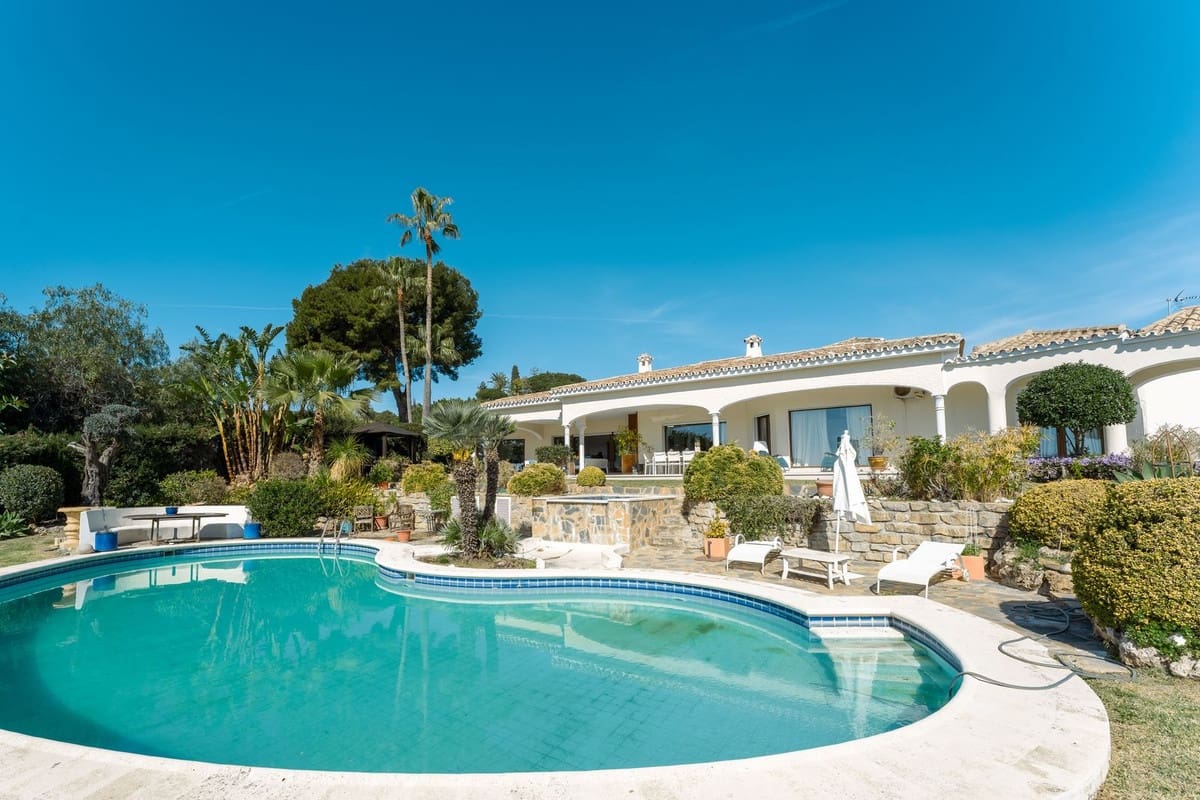 4 bedroom Villa for sale in Benahavis with pool garage - € 3,485,000 (Ref: 10033083)