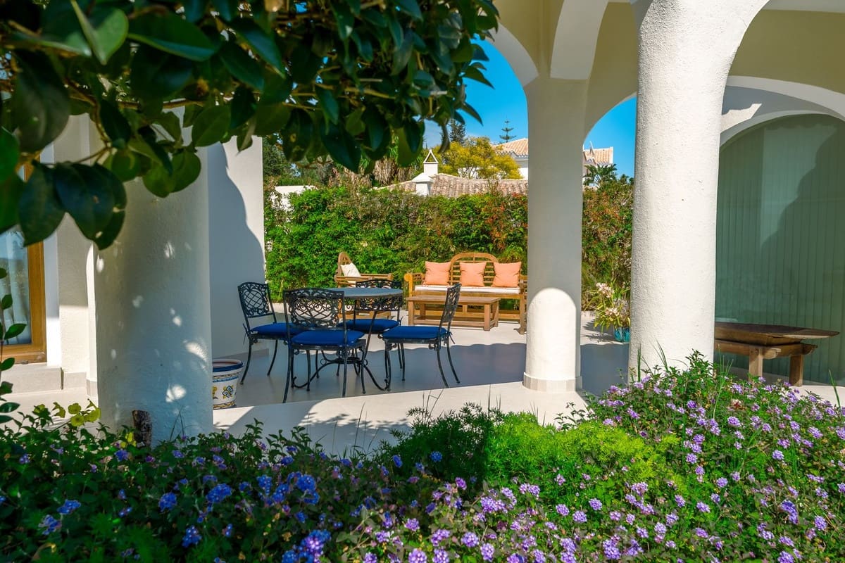 4 bedroom Villa for sale in Benahavis with pool garage - € 3,485,000 (Ref: 10033083)