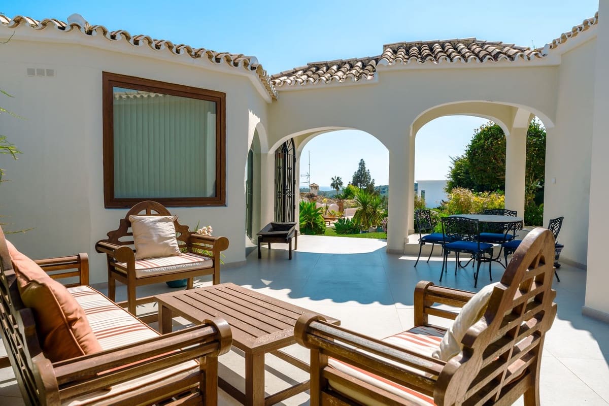 4 bedroom Villa for sale in Benahavis with pool garage - € 3,485,000 (Ref: 10033083)