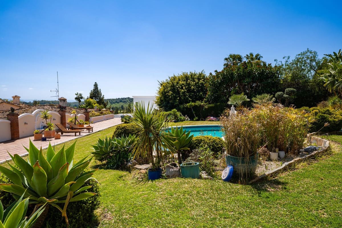 4 bedroom Villa for sale in Benahavis with pool garage - € 3,485,000 (Ref: 10033083)