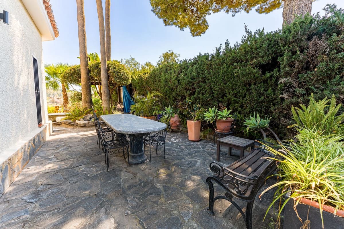 4 bedroom Villa for sale in Benahavis with pool garage - € 3,485,000 (Ref: 10033083)