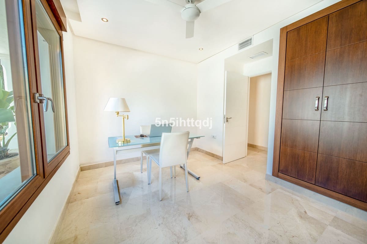 5 quarto Moradia para venda em Benahavis com piscina garagem - 2 750 000 € (Ref: 10033086)