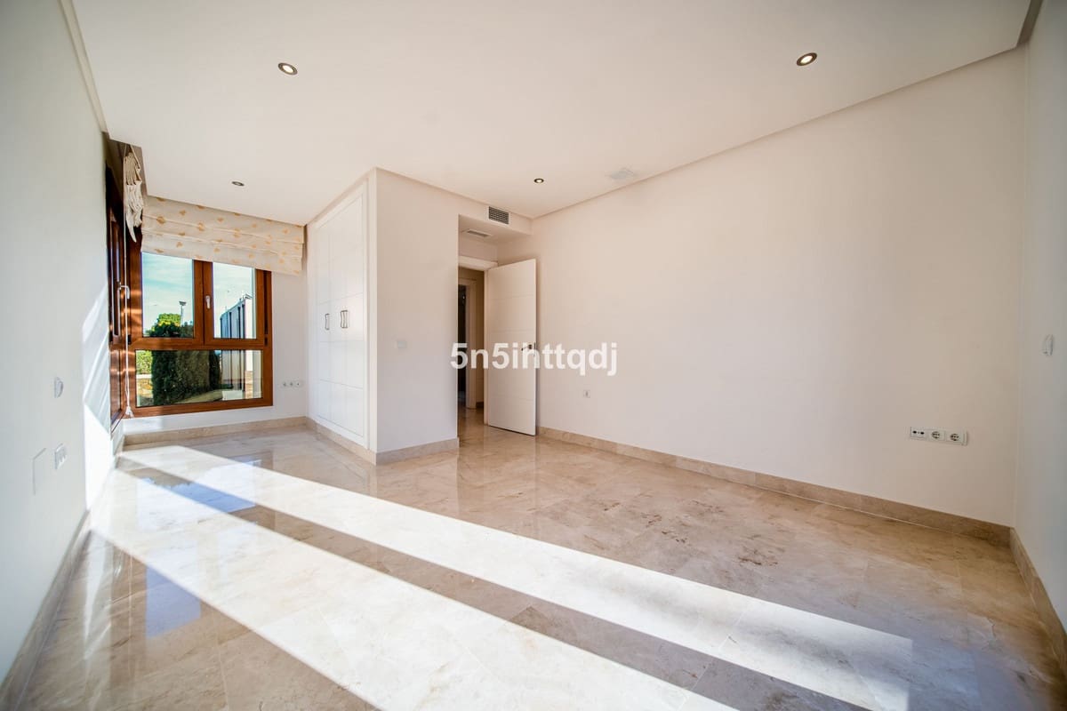 5 quarto Moradia para venda em Benahavis com piscina garagem - 2 750 000 € (Ref: 10033086)