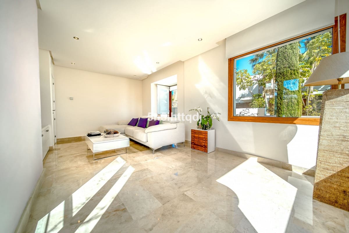 5 quarto Moradia para venda em Benahavis com piscina garagem - 2 750 000 € (Ref: 10033086)