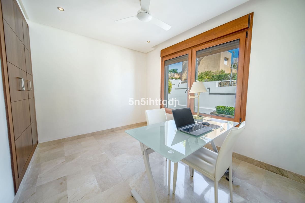 5 quarto Moradia para venda em Benahavis com piscina garagem - 2 750 000 € (Ref: 10033086)