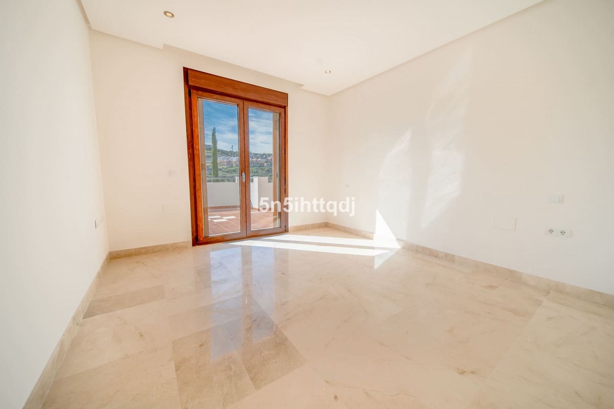 5 quarto Moradia para venda em Benahavis com piscina garagem - 2 750 000 € (Ref: 10033086)