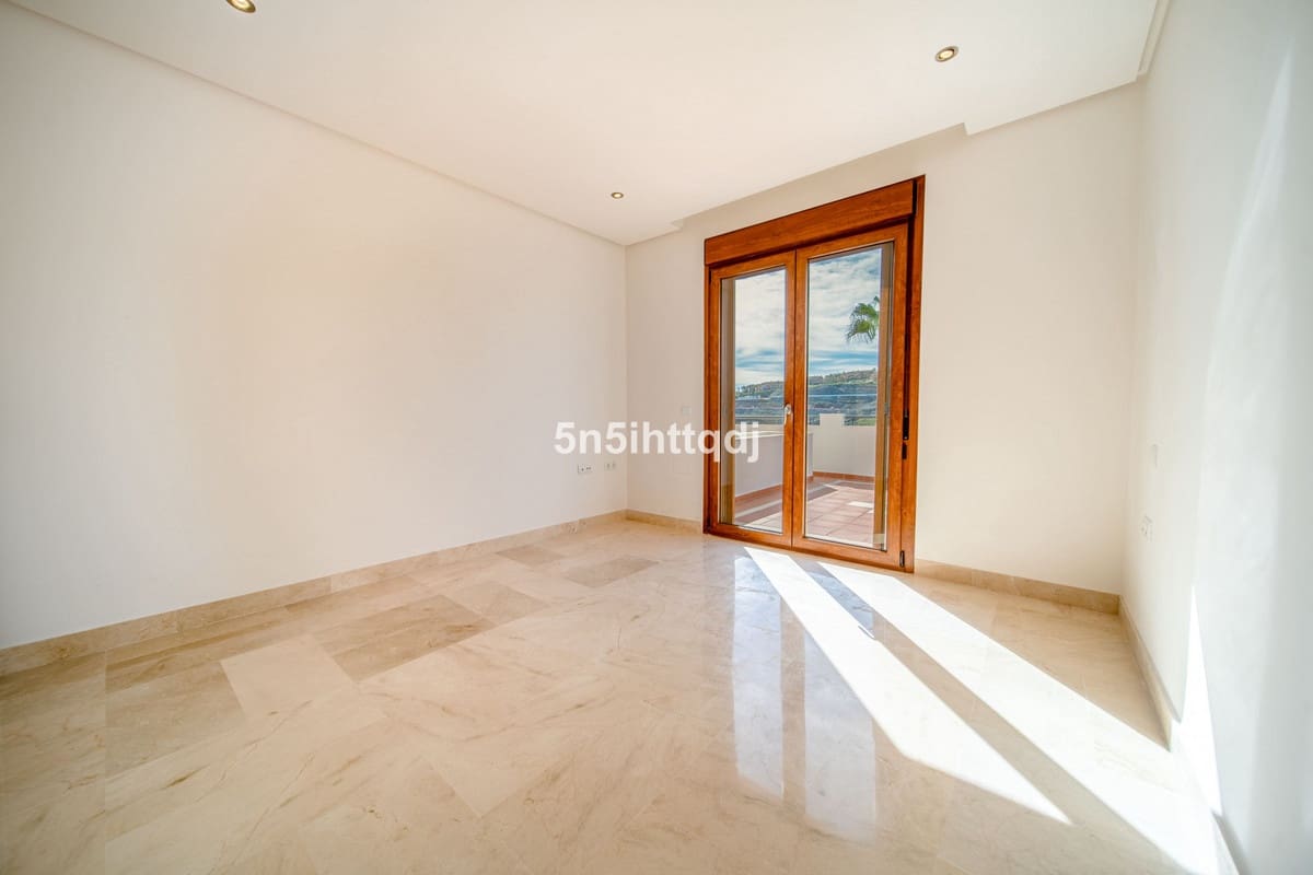 5 quarto Moradia para venda em Benahavis com piscina garagem - 2 750 000 € (Ref: 10033086)