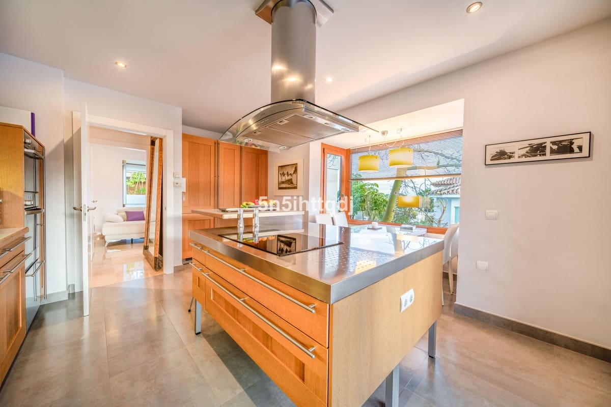 5 quarto Moradia para venda em Benahavis com piscina garagem - 2 750 000 € (Ref: 10033086)