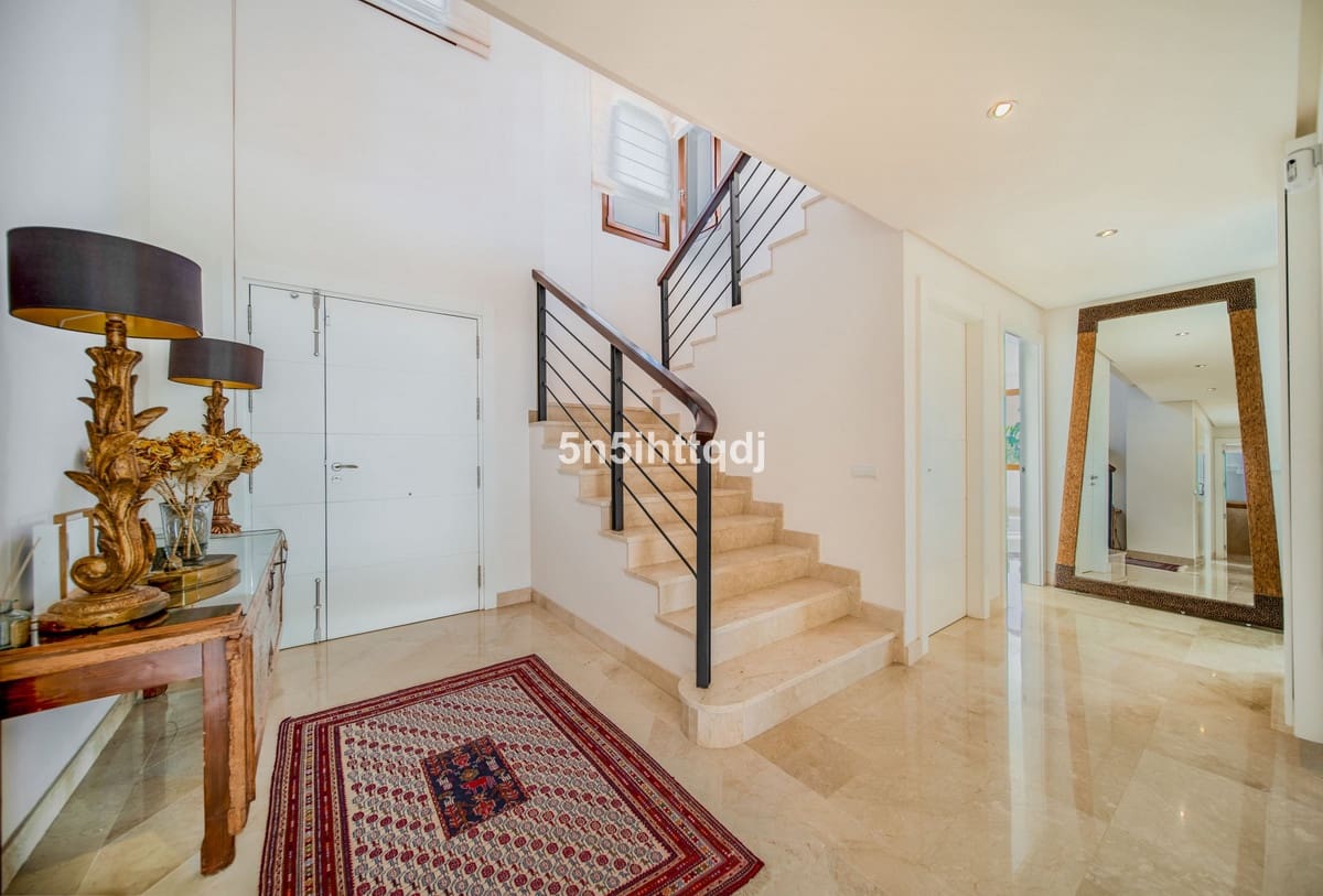 5 quarto Moradia para venda em Benahavis com piscina garagem - 2 750 000 € (Ref: 10033086)