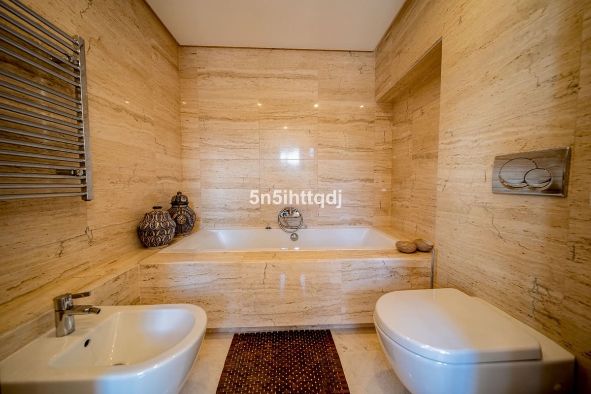 5 quarto Moradia para venda em Benahavis com piscina garagem - 2 750 000 € (Ref: 10033086)