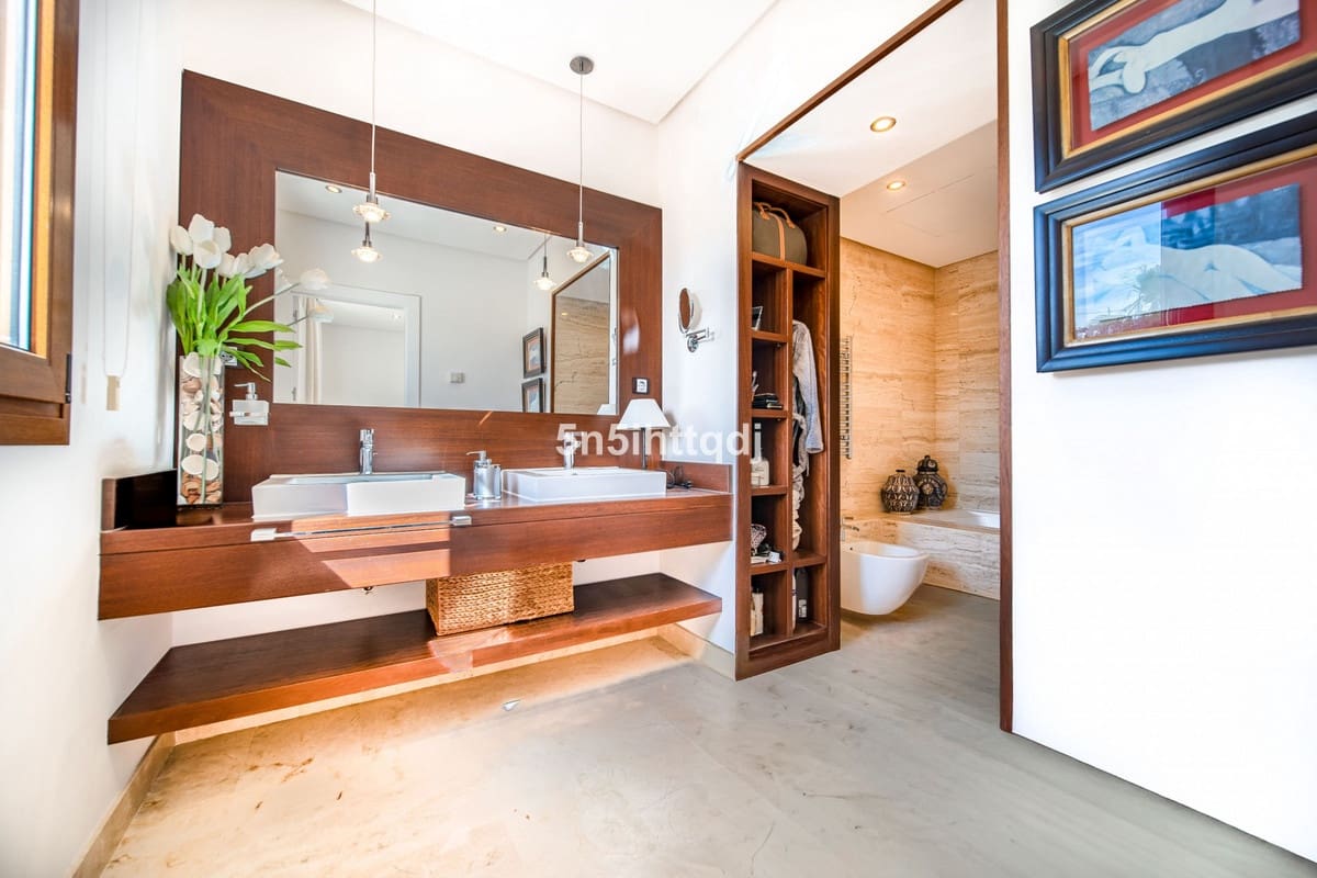 5 quarto Moradia para venda em Benahavis com piscina garagem - 2 750 000 € (Ref: 10033086)