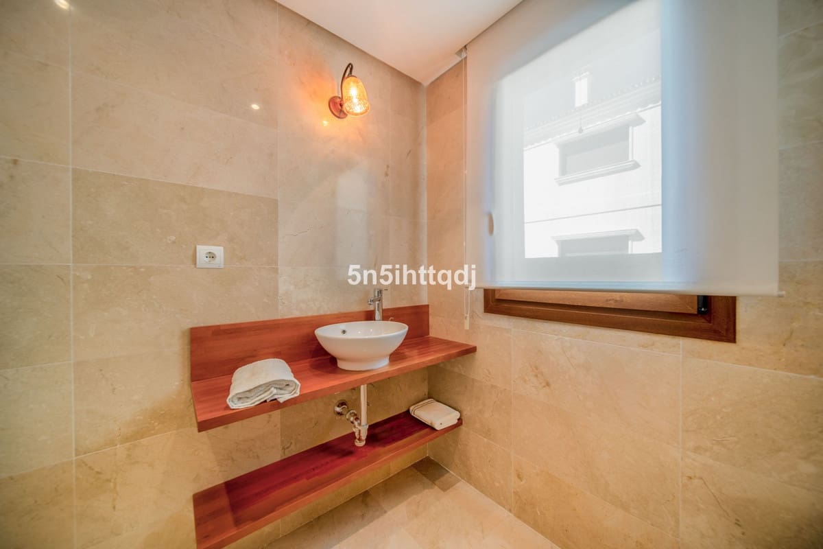 5 quarto Moradia para venda em Benahavis com piscina garagem - 2 750 000 € (Ref: 10033086)