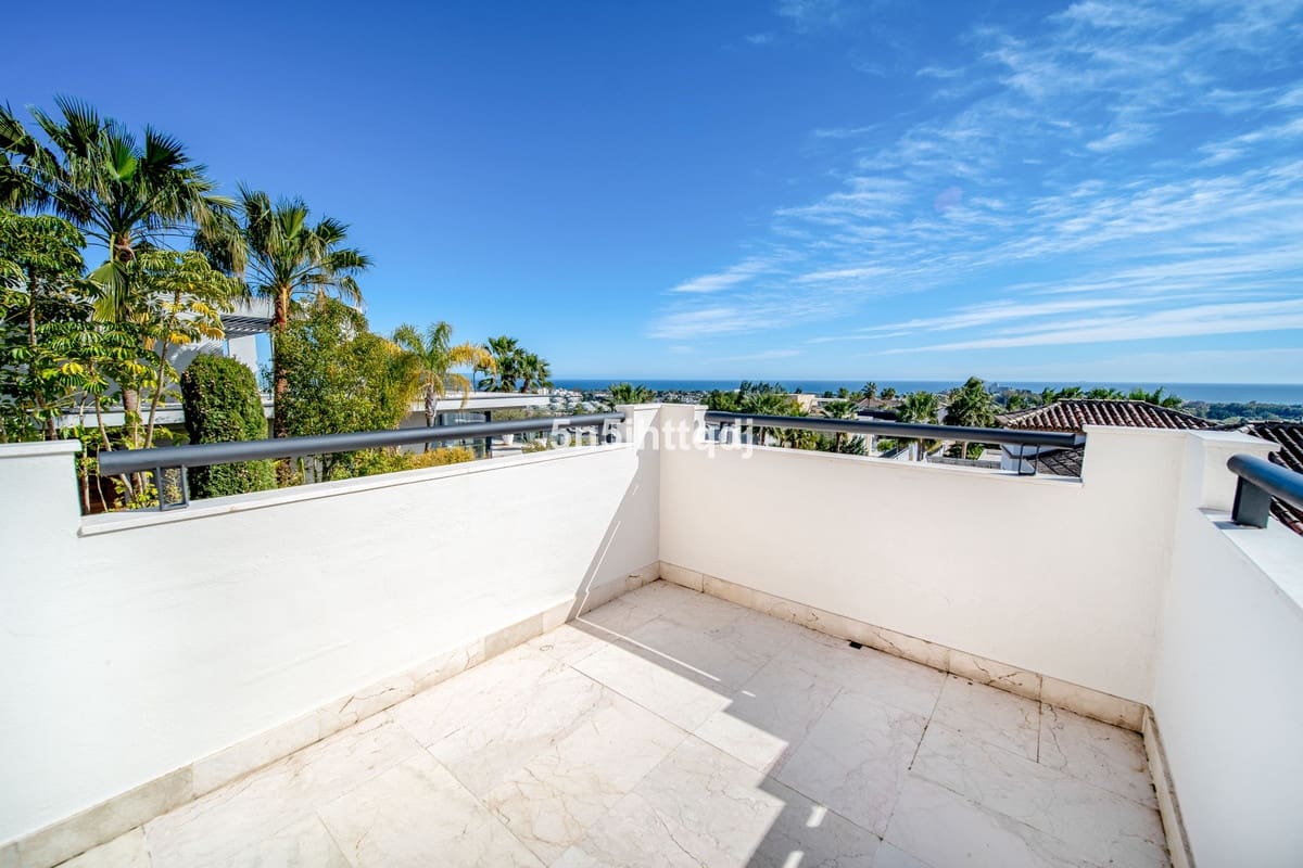 5 quarto Moradia para venda em Benahavis com piscina garagem - 2 750 000 € (Ref: 10033086)