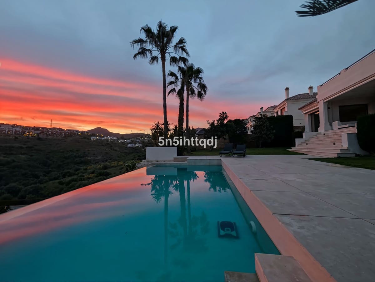 5 quarto Moradia para venda em Benahavis com piscina garagem - 2 750 000 € (Ref: 10033086)