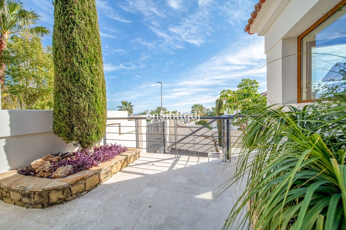 5 quarto Moradia para venda em Benahavis com piscina garagem - 2 750 000 € (Ref: 10033086)