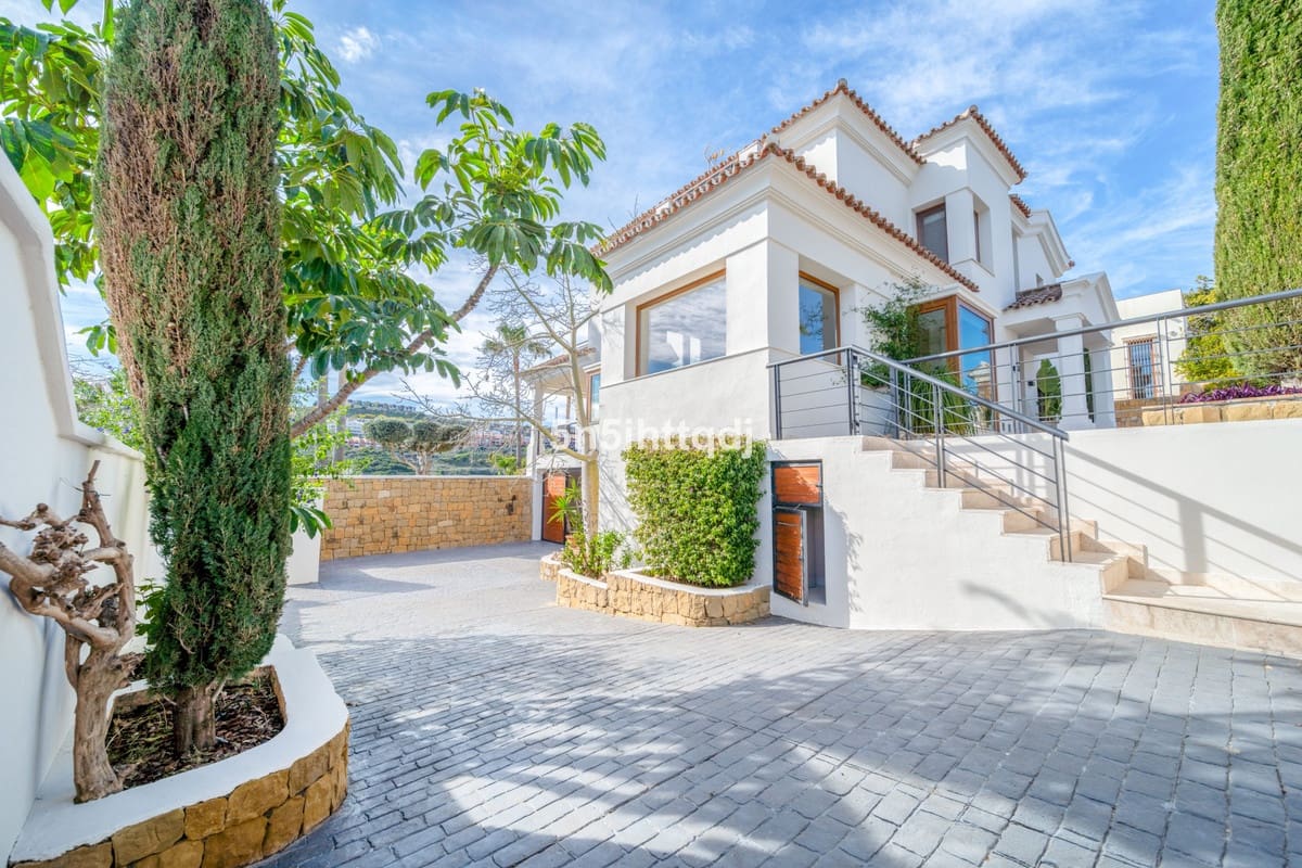 5 quarto Moradia para venda em Benahavis com piscina garagem - 2 750 000 € (Ref: 10033086)