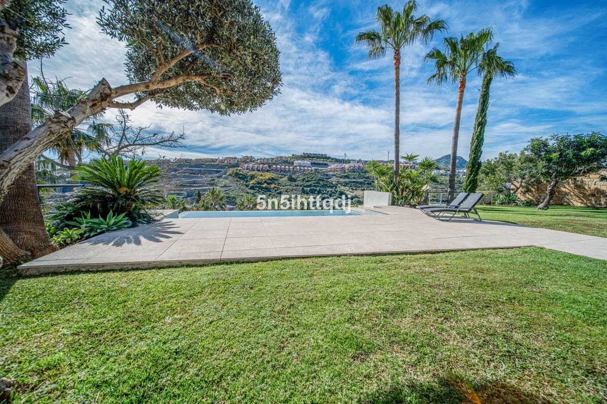 5 quarto Moradia para venda em Benahavis com piscina garagem - 2 750 000 € (Ref: 10033086)