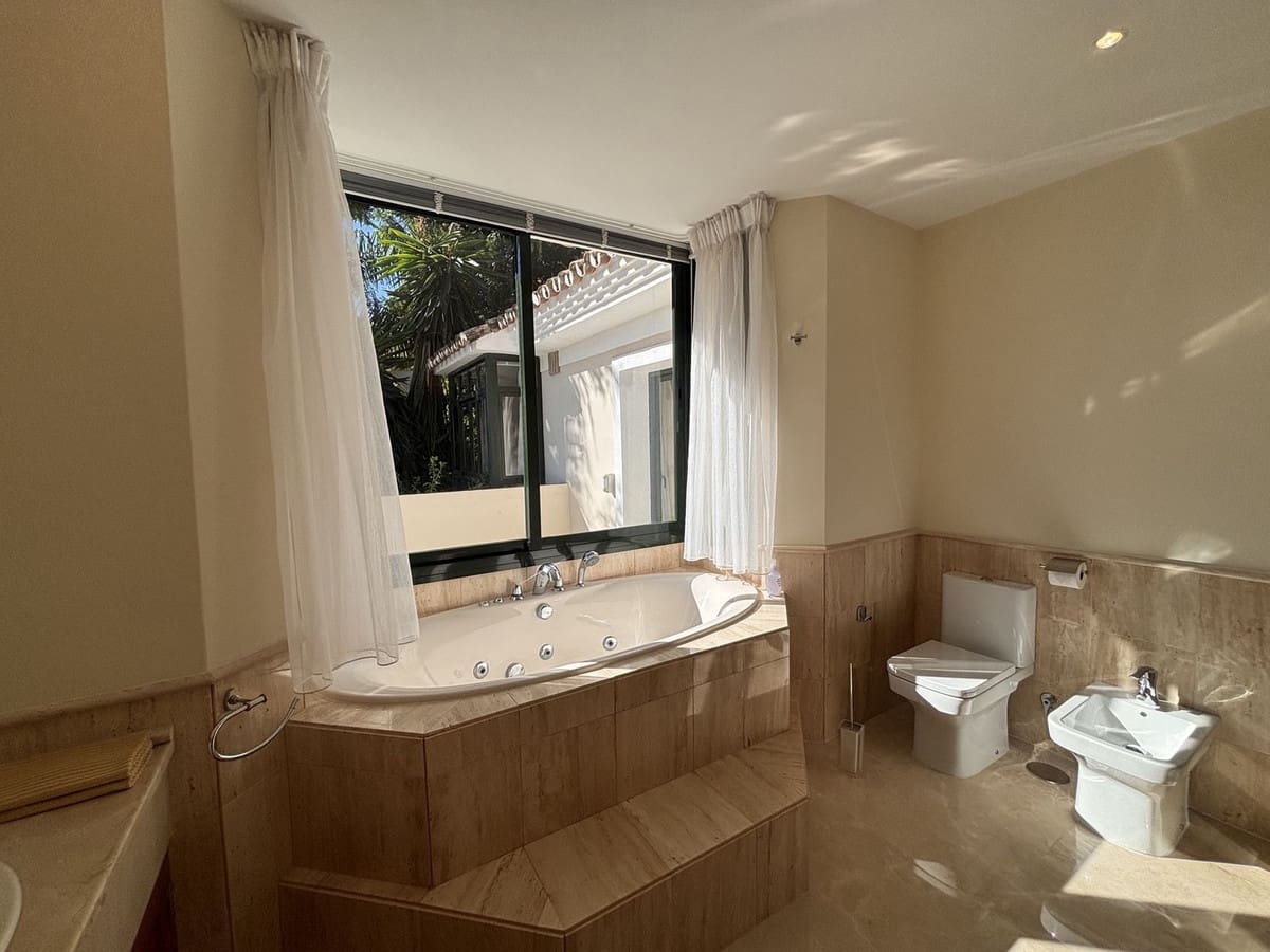 7 slaapkamer Villa te koop in Benahavis met zwembad garage - € 2.900.000 (Ref: 10033087)