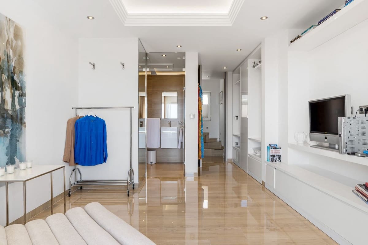 4 bedroom Apartment for sale in Benahavis with garage - € 2,650,000 (Ref: 10033088)