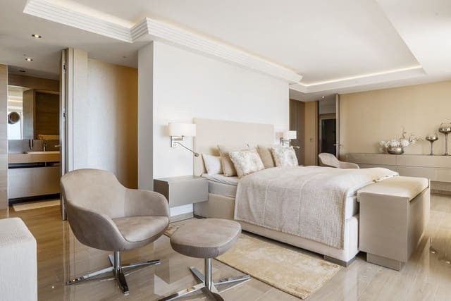 4 bedroom Apartment for sale in Benahavís with garage - € 2,650,000 (Ref: 10033088)